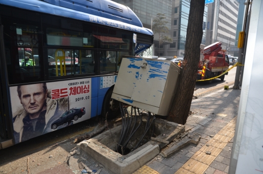 22일 서울시 중구 장충동 버스사고 현장./사진=서울중부소방서 제공