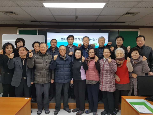 '2019 IT 소통 나눔 자원봉사단' 재능기부. / 사진제공=수원시
