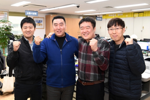 하남시는 시민 설문심사 및 외부전문가 평가 등 통해 하남 베스트 혁신아이디어 TOP5를 선정했다. 왼쪽부터 전천후, 이학준, 이영철, 신일섭씨. /사진제공=하남시