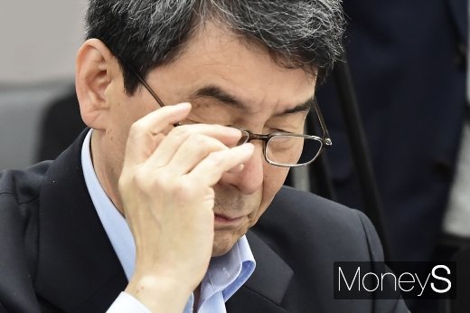 [머니S포토] 집중하는 이동걸 산은 회장