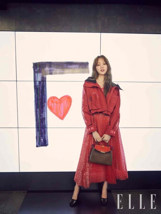 [★패션] 이성경, 밀라노서 '레드'로 시선장악