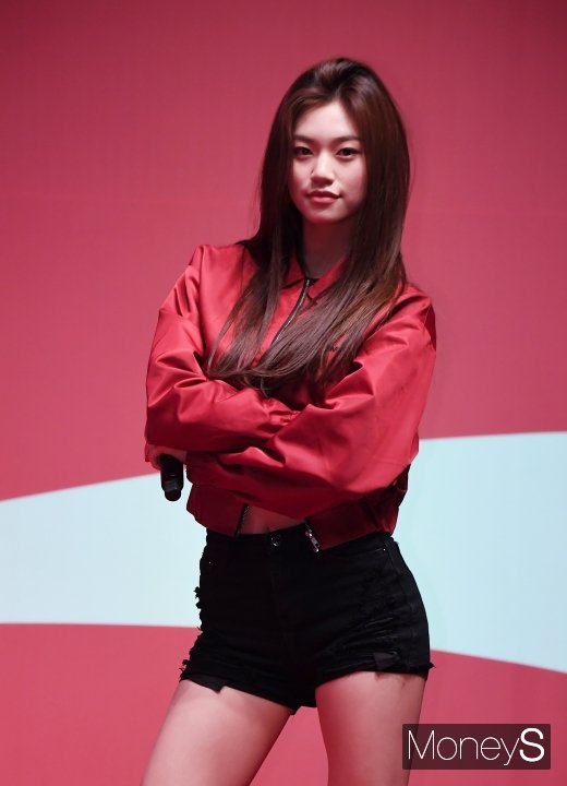[머니S포토] 위키미키 김도연 '돋보이는 비주얼 센터'