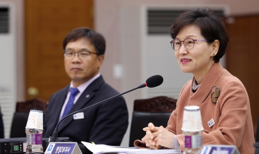경기도 생활 SOC사업 추진상황 점검회의를 열고 있는 이화순 행정2부지사. /사진제공=경기도북부청