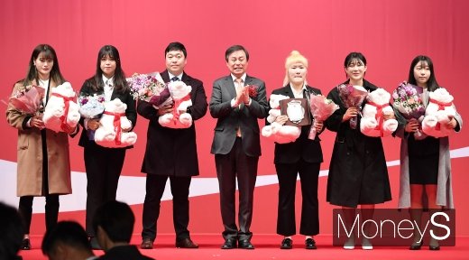 [머니S포토] 특별상 수상한 여자 카누 용선 대표팀