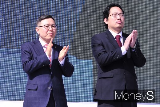 [머니S포토] 한유총 집회서 박수치는 의사와 의원