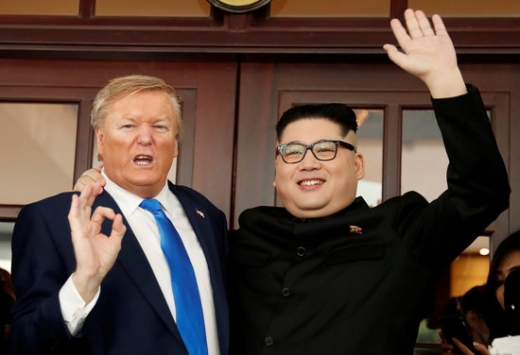 도널드 트럼프 미국 대통령으로 분장한 캐나다 배우 러셀 화이트(왼쪽)와 김정은 북한 국무위원장으로 분장한 호주 출신 배우 하워드X./사진=로이터