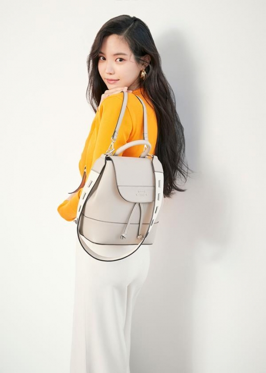 [★화보] 손나은, 럭셔리부터 섹시까지 '봄 코디' 제안
