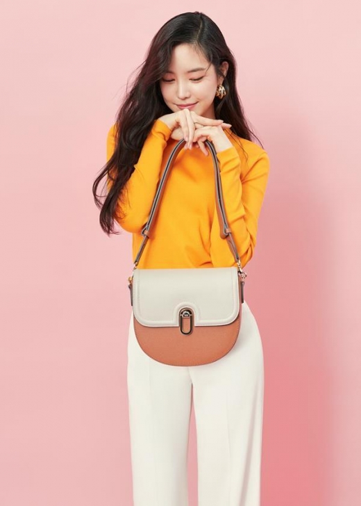 [★화보] 손나은, 럭셔리부터 섹시까지 '봄 코디' 제안