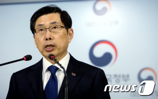 박상기 법무장관이 26일 오전 종로구 정부서울청사에서 3·1절 100주년 기념 특별사면 관련 발표를 하고 있다. /사진=뉴스1