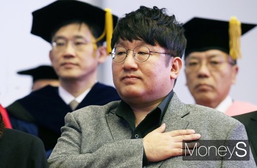 [머니S포토] 방탄 아버지 방시혁, 경건한 마음으로