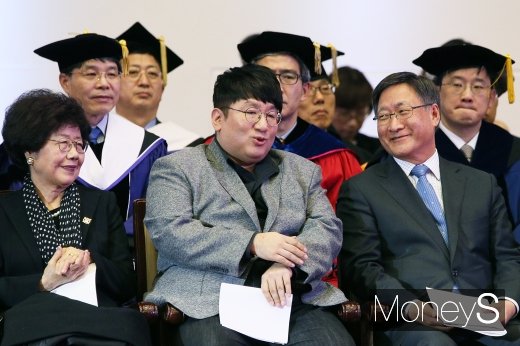 [머니S포토] 서울대 축사, 방시혁 빅히트 대표