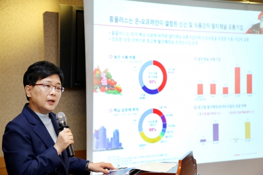 임일순 홈플러스 대표이사 사장이 27일 여의도 홍우빌딩에서 진행된 ‘홈플러스 리츠 상장 기자 간담회’에서 홈플러스의 핵심 성장 전략에 대해 발표하고 있다. /사진=웨버 샌드윅