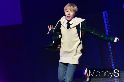 [머니S포토] 버드 하성운, '하늘을 나는 느낌 이런 기분일까?'