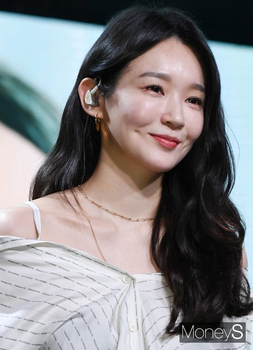 [머니S포토] 강민경 '매력적인 보조개 미소'