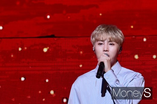 [머니S포토] 문득 하성운, '감성 짙은 보이스'