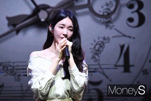 [머니S포토] 강민경 '사랑해서 그래'