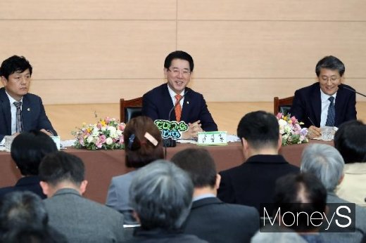 구례군민과 대화에 참석한 김영록 전남도지사.  /사진=전남도 제공
