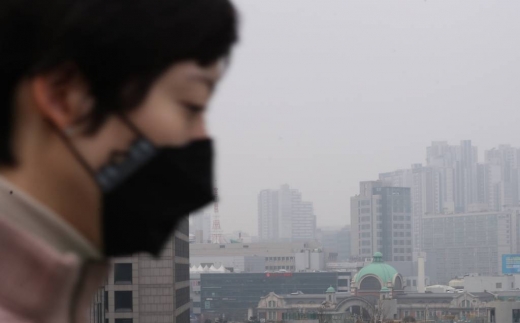 서울 회현역 인근에서 바라본 서울로가 뿌옇게 보이고 있다./사진=머니투데이DB @머니S MNB, 식품 외식 유통 · 프랜차이즈 가맹 & 유망 창업 아이템의 모든 것