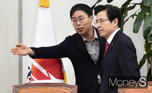 [머니S포토] 황교안 대표, 첫 최고위 회의 참석
