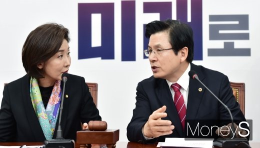 [머니S포토] 닻 올린 황교안호, 한국당 구원투수 될까?