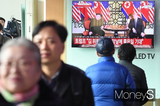 [머니S포토] 두 정상에 쏠린 눈