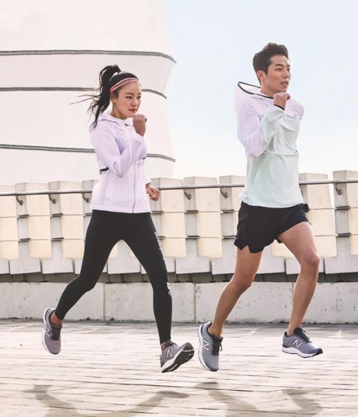 뉴발란스, 간절기 러너 위한 의류 라인 'RWT 러닝 팩' 출시
