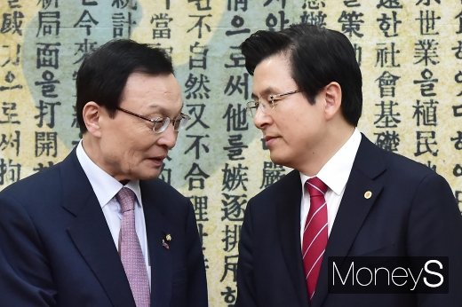 [머니S포토] 이해찬-황교안, 총리 출신 여야 대표