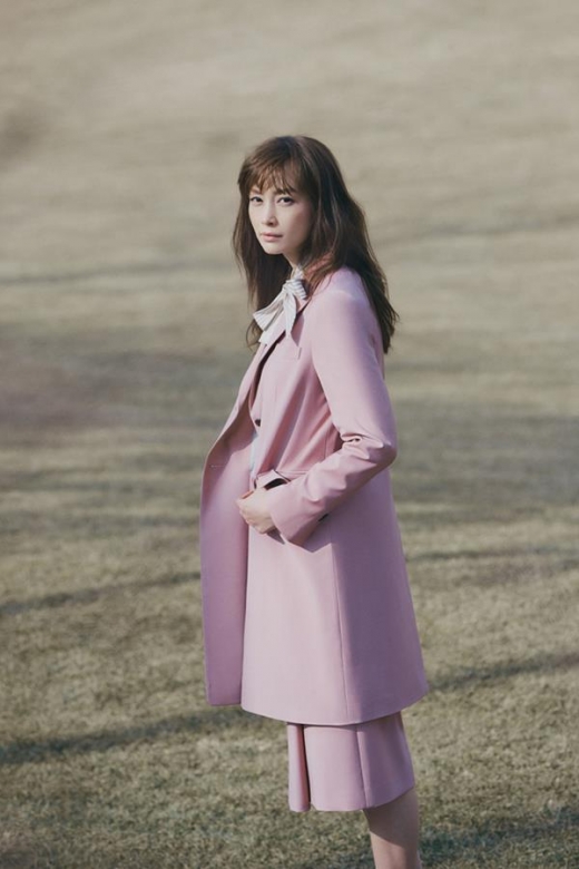 [★화보] 이나영, 봄향기 머금은 스프링룩 제안