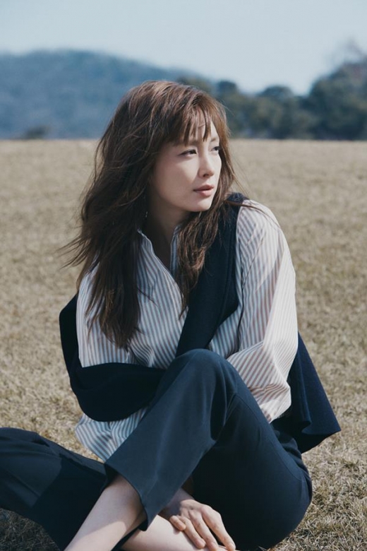 [★화보] 이나영, 봄향기 머금은 스프링룩 제안