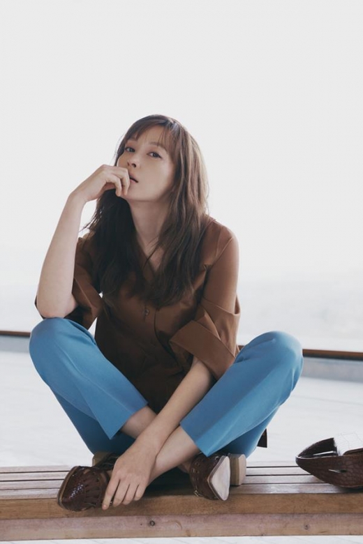 [★화보] 이나영, 봄향기 머금은 스프링룩 제안