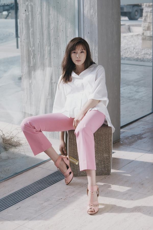 [★화보] 이나영, 봄향기 머금은 스프링룩 제안