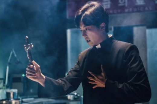 연우진. /사진=OCN '프리스트' 