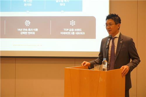 김응석 미래에셋벤처투자 대표이사가 28일 여의도에서 열린 '미래에셋벤처투자 기업공개(IPO) 기자간담회'에서 상장과 관련한 주요 사항을 발표하고 있다. /사진=IR큐더스