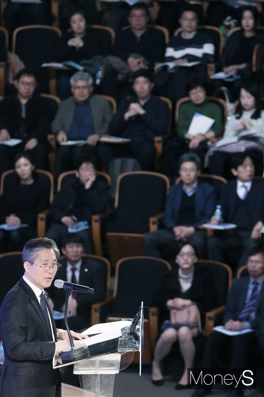 [머니S포토] 각계 전문가 앞에서 상생형 일자리 입 뗀 성윤모 장관