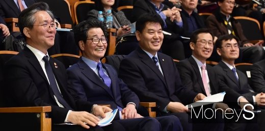 [머니S포토] 상생형 지역일자리 포럼, '제2의 광주형 일자리를 찾아서'