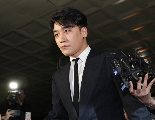 경찰에 자진출석하는 승리./사진=뉴스1