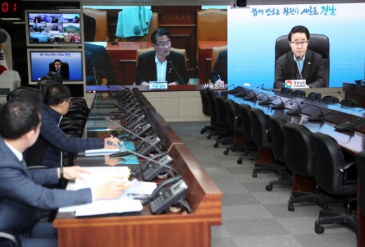 경상남도는 지난 2일 유치원 휴원에 대비해 차질 없는 긴급 돌봄을 위해 시군 부시장․부군수 영상회의를 개최했다./사진제공=경남도
