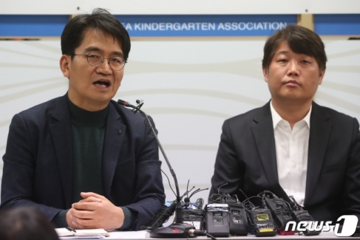 이덕선 한유총 이사장(왼쪽), 김철 한유총 정책홍보국장. /사진=뉴스1