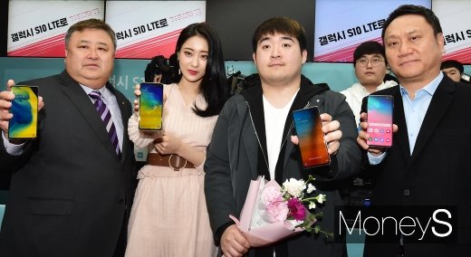 [머니S포토] 당당히 선보이는 갤럭시 S10