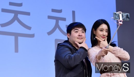 [머니S포토] 갤럭시 S10 개통행사, '내가 바로 1호 고객'