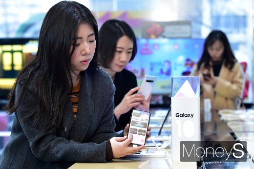 [머니S포토] KT, 갤럭시 S10 사전개통… 8일 공식 출시