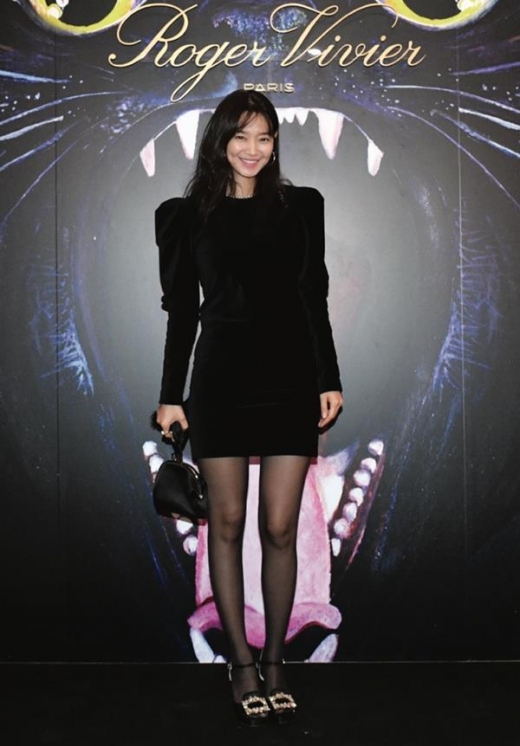 [★패션] 신민아, 우아하면서도 섹시한 미니드레스룩