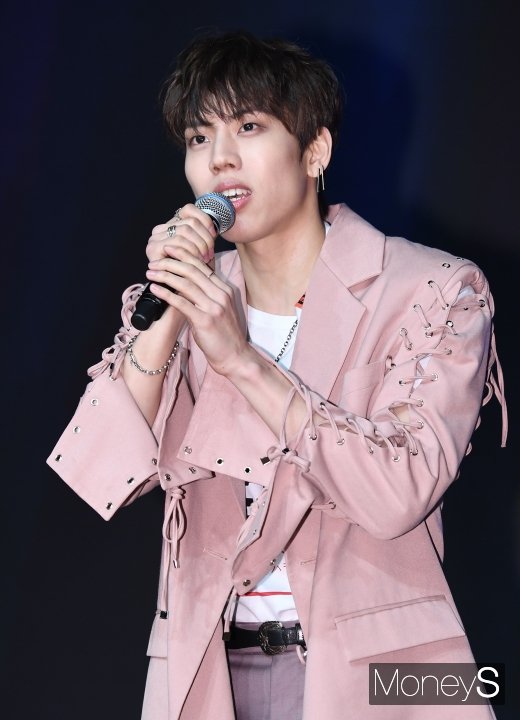 [머니S포토] 장동우 '9년만의 첫 솔로 설레요'