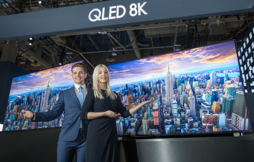 올해초 개막한 ‘CES 2019’ 삼성전자 전시장에 전시된 QLED 8K TV / 사진=삼성전자