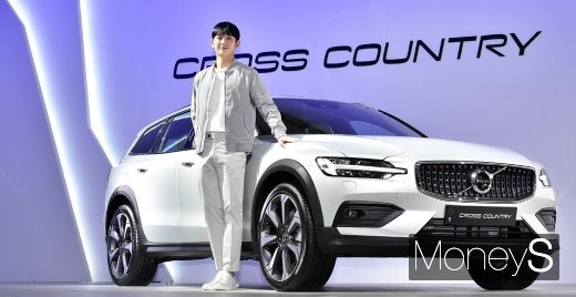[머니S포토] 스웨덴카 볼보 V60와 만찢남 정해인이 만나면