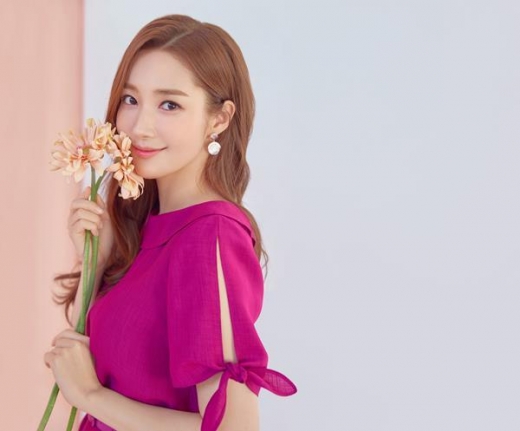 [★화보] 박민영, 러블리 매력 돋보이는 봄 스타일링
