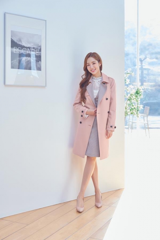 [★화보] 박민영, 러블리 매력 돋보이는 봄 스타일링