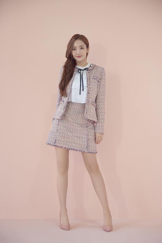 [★화보] 박민영, 러블리 매력 돋보이는 봄 스타일링