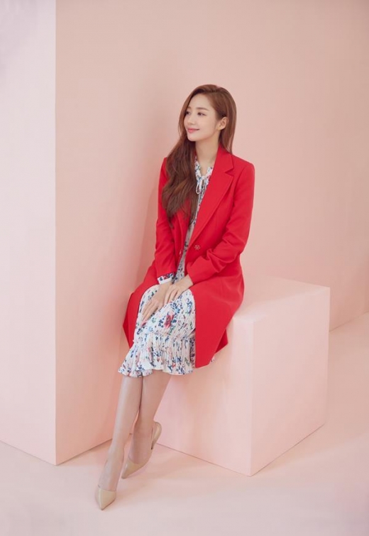 [★화보] 박민영, 러블리 매력 돋보이는 봄 스타일링