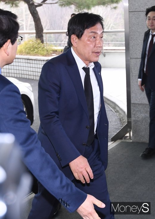 [머니S포토] 박용곤 빈소 찾은 김정태 KEB하나금융지주 회장